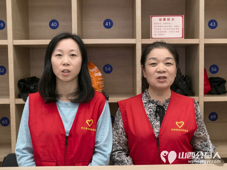 外地游客点赞临汾红马甲----临汾市志愿者为游客指引参观路线热心帮忙拍照留念为游客提供力所能及的帮助让远道而来的游客感受到回家般的温暖 - 第4张 - 山西公益人 外地游客点赞临汾红马甲----临汾市志愿者为游客指引参观路线热心帮忙拍照留念为游客提供力所能及的帮助让远道而来的游客感受到回家般的温暖 - 第4张