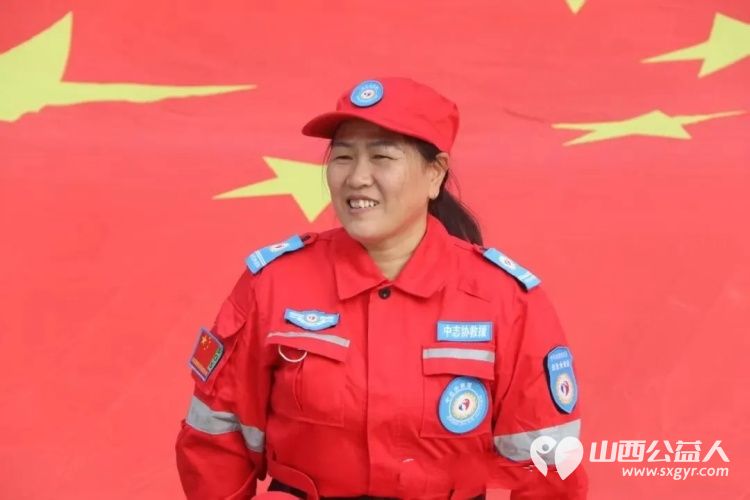 缅怀英烈守初心志愿护航华诞路----中华志愿者协会应急救援工作委员会山西晋城服务队受邀为晋城市“五星红旗你是我的骄傲”国庆主题无人机国旗展演活动提供全程应急保障与擎旗志愿服务 - 第13张
