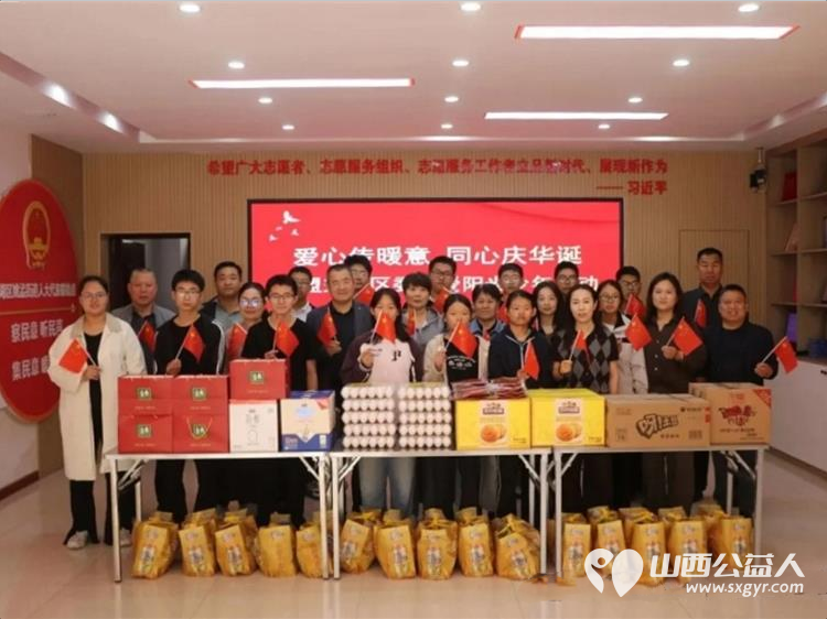 民盟盐湖区委员会联合盐湖区志愿者协会开展爱心传暖意同心庆华诞关爱困境儿童公益活动准备了专属国庆主题定制蛋糕香甜软糯的蛋糕寓意着生活美满甜蜜也寄托着孩子们向阳而生 - 第1张
