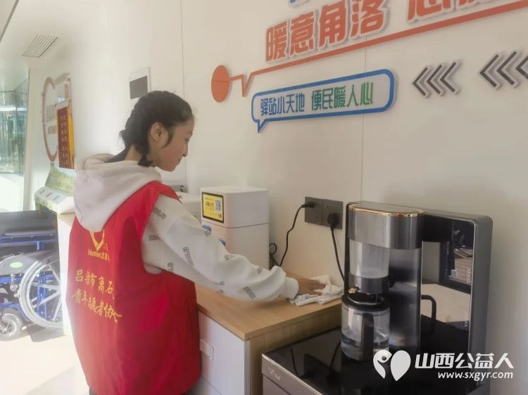 这个假期不追风景成为风景----举国同庆志愿同行吕梁市离石区青年志愿者协会志愿者穿上志愿马甲驻守在如意湖公园和大东沟景区的服务点位为美丽离石增添温暖的青春底色 - 第16张 - 山西公益人 这个假期不追风景成为风景----举国同庆志愿同行吕梁市离石区青年志愿者协会志愿者穿上志愿马甲驻守在如意湖公园和大东沟景区的服务点位为美丽离石增添温暖的青春底色 - 第16张