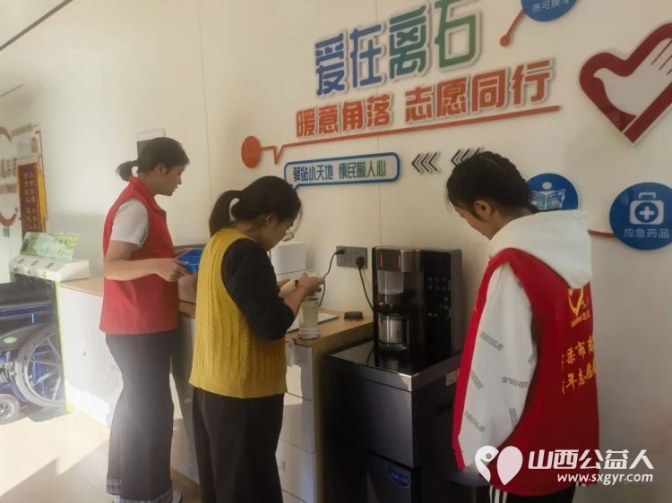这个假期不追风景成为风景----举国同庆志愿同行吕梁市离石区青年志愿者协会志愿者穿上志愿马甲驻守在如意湖公园和大东沟景区的服务点位为美丽离石增添温暖的青春底色 - 第12张 - 山西公益人 这个假期不追风景成为风景----举国同庆志愿同行吕梁市离石区青年志愿者协会志愿者穿上志愿马甲驻守在如意湖公园和大东沟景区的服务点位为美丽离石增添温暖的青春底色 - 第12张