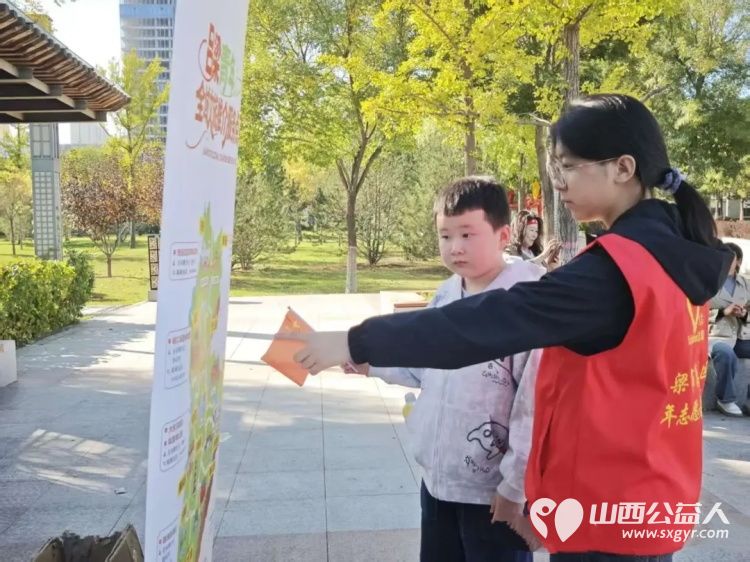这个假期不追风景成为风景----举国同庆志愿同行吕梁市离石区青年志愿者协会志愿者穿上志愿马甲驻守在如意湖公园和大东沟景区的服务点位为美丽离石增添温暖的青春底色 - 第11张 - 山西公益人 这个假期不追风景成为风景----举国同庆志愿同行吕梁市离石区青年志愿者协会志愿者穿上志愿马甲驻守在如意湖公园和大东沟景区的服务点位为美丽离石增添温暖的青春底色 - 第11张