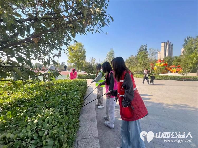 志愿同行守护滨河公园----10月2日文水县爱心帮扶志愿者协会志愿者走进滨河公园开展清理白色垃圾活动用实际行动爱护生态环境共建文明文水 - 第5张 - 山西公益人 志愿同行守护滨河公园----10月2日文水县爱心帮扶志愿者协会志愿者走进滨河公园开展清理白色垃圾活动用实际行动爱护生态环境共建文明文水 - 第5张