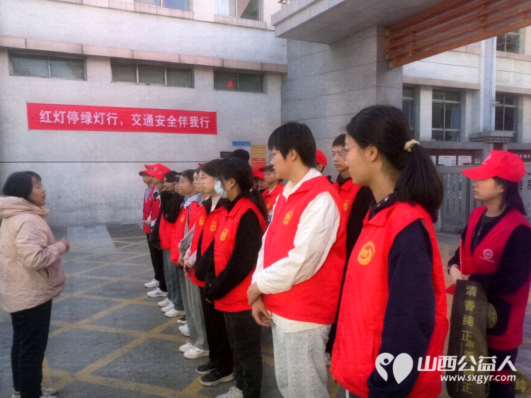 国庆在岗护文明志愿红点亮临汾城----临汾市文明交通志愿者协会组织开展国庆文明志愿服务专项行动国庆期间全程协助交警维护交通秩序主动引导车辆礼让行人全力保障道路交通安全畅通 - 第6张