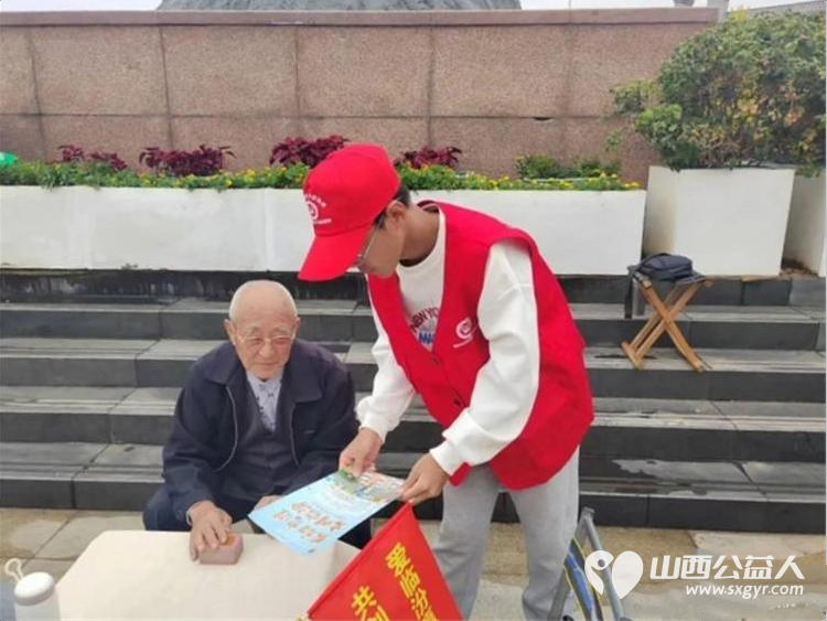 国庆在岗护文明志愿红点亮临汾城----临汾市文明交通志愿者协会组织开展国庆文明志愿服务专项行动国庆期间全程协助交警维护交通秩序主动引导车辆礼让行人全力保障道路交通安全畅通 - 第14张
