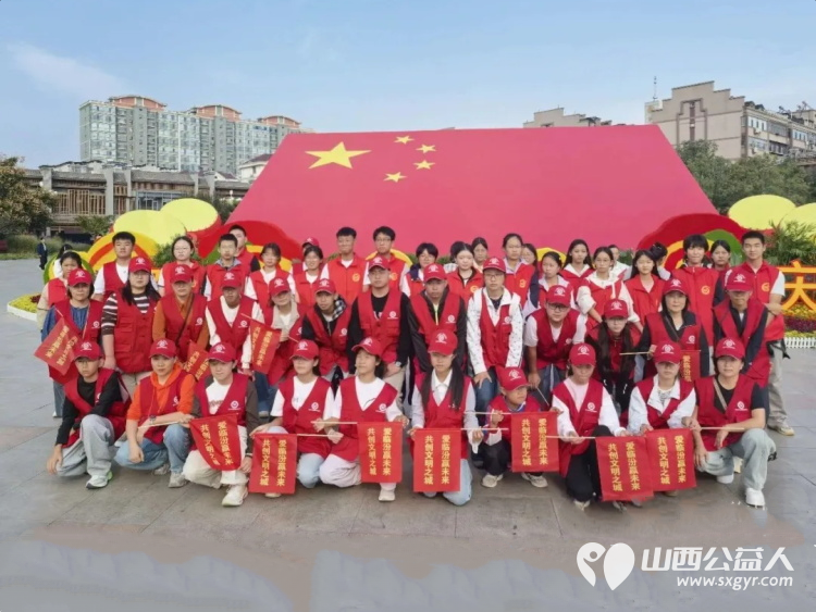 国庆在岗护文明志愿红点亮临汾城----临汾市文明交通志愿者协会组织开展国庆文明志愿服务专项行动国庆期间全程协助交警维护交通秩序主动引导车辆礼让行人全力保障道路交通安全畅通 - 第1张