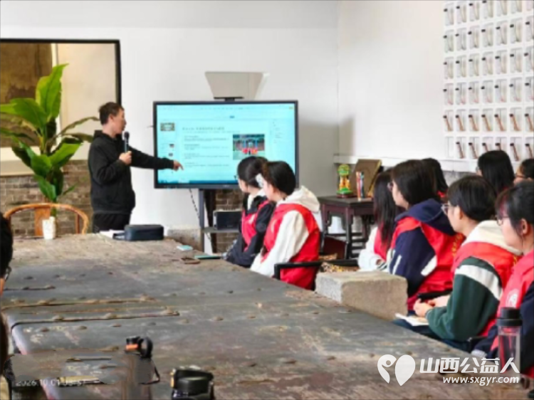 守护文脉献礼国庆|介休市北关街道彦博路社区志愿者协会在香文化博物馆志愿服务志愿者认真维护场馆秩序礼貌提醒游客文明观展让游客沉浸式感受介休香文化魅力 - 第3张