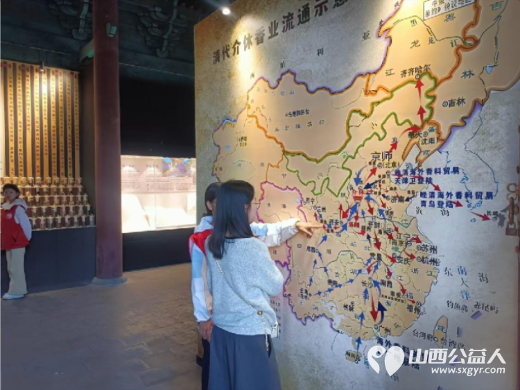 守护文脉献礼国庆|介休市北关街道彦博路社区志愿者协会在香文化博物馆志愿服务志愿者认真维护场馆秩序礼貌提醒游客文明观展让游客沉浸式感受介休香文化魅力 - 第11张