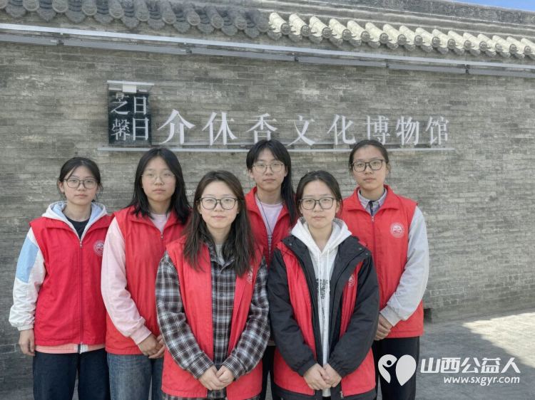 守护文脉献礼国庆|介休市北关街道彦博路社区志愿者协会在香文化博物馆志愿服务志愿者认真维护场馆秩序礼貌提醒游客文明观展让游客沉浸式感受介休香文化魅力 - 第1张