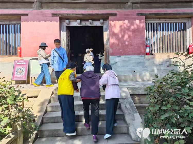 长治市崇庆寺里的暖心志愿微光长治市文物服务中心志愿者豆豆、常征与董晓丹老师在崇庆寺驻守义务讲解的第三天志愿者们用热忱把古寺的秋日烘得格外暖 - 第4张
