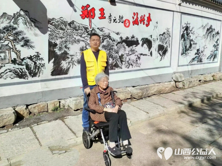 长治市崇庆寺里的暖心志愿微光长治市文物服务中心志愿者豆豆、常征与董晓丹老师在崇庆寺驻守义务讲解的第三天志愿者们用热忱把古寺的秋日烘得格外暖 - 第3张