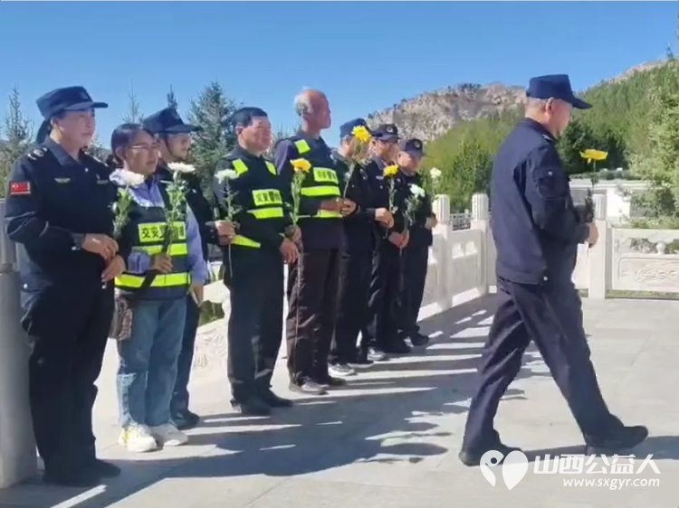 临县交安救援大队联合吕梁市中志协救援队国庆赴兴县祭扫英烈赓续红色血脉致敬忠魂将铭记革命先烈的不朽功绩把英烈精神转化为履职担当的实际行动 - 第3张 - 山西公益人 临县交安救援大队联合吕梁市中志协救援队国庆赴兴县祭扫英烈赓续红色血脉致敬忠魂将铭记革命先烈的不朽功绩把英烈精神转化为履职担当的实际行动 - 第3张