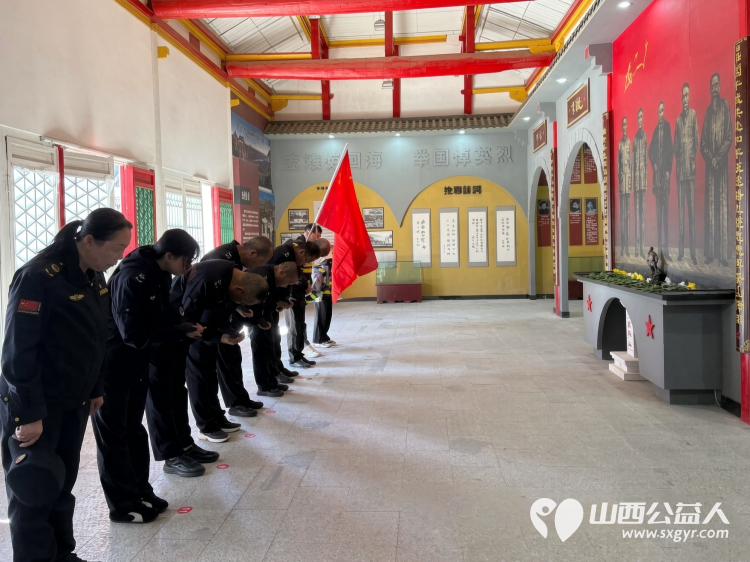 临县交安救援大队联合吕梁市中志协救援队国庆赴兴县祭扫英烈赓续红色血脉致敬忠魂将铭记革命先烈的不朽功绩把英烈精神转化为履职担当的实际行动 - 第2张 - 山西公益人 临县交安救援大队联合吕梁市中志协救援队国庆赴兴县祭扫英烈赓续红色血脉致敬忠魂将铭记革命先烈的不朽功绩把英烈精神转化为履职担当的实际行动 - 第2张
