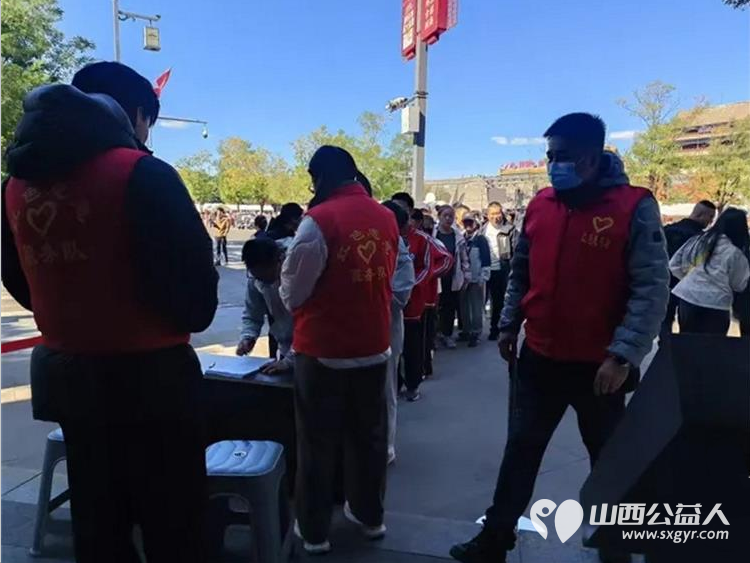 金秋国庆志愿同行----2026年10月5日忻府区红色志愿服务队迎来博物馆值守第四天坚守岗位用心服务到访游客用真诚的行动展现红色志愿者的奉献精神 - 第8张 - 山西公益人 金秋国庆志愿同行----2026年10月5日忻府区红色志愿服务队迎来博物馆值守第四天坚守岗位用心服务到访游客用真诚的行动展现红色志愿者的奉献精神 - 第8张