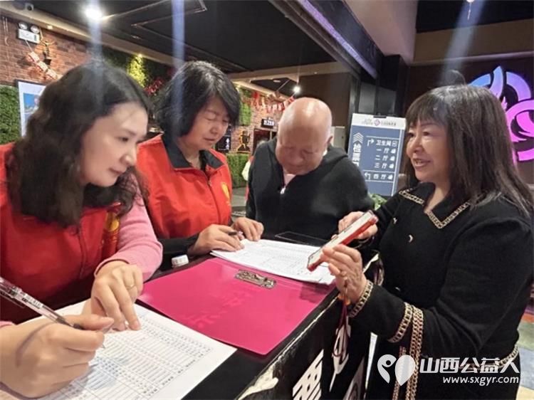 阳泉市义工联合会携阳泉九达国际影城联合邀请99位老人免费观看了热播电影《什么意思夫妇》让老人们多了一段欢聚相伴的时光 - 第5张