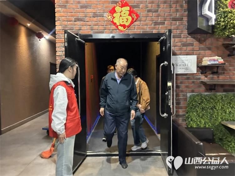阳泉市义工联合会携阳泉九达国际影城联合邀请99位老人免费观看了热播电影《什么意思夫妇》让老人们多了一段欢聚相伴的时光 - 第13张