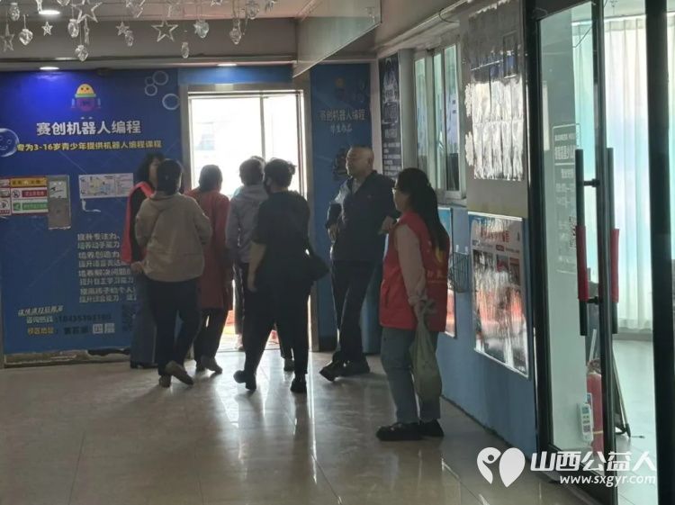 阳泉市义工联合会携阳泉九达国际影城联合邀请99位老人免费观看了热播电影《什么意思夫妇》让老人们多了一段欢聚相伴的时光 - 第15张