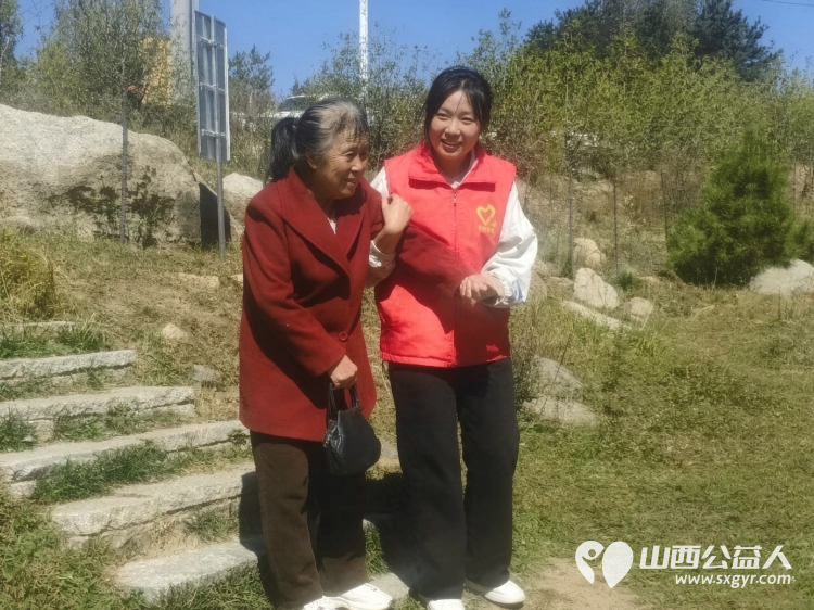 这个国庆----吕梁市离石区青年志愿者协会志愿红成了游客眼里最暖的风景志愿者们还会继续把志愿力量融入城市日常的各个角落用一件件扎实的小事为更多人带去方便与温暖 - 第3张