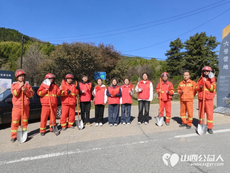 这个国庆----吕梁市离石区青年志愿者协会志愿红成了游客眼里最暖的风景志愿者们还会继续把志愿力量融入城市日常的各个角落用一件件扎实的小事为更多人带去方便与温暖 - 第1张