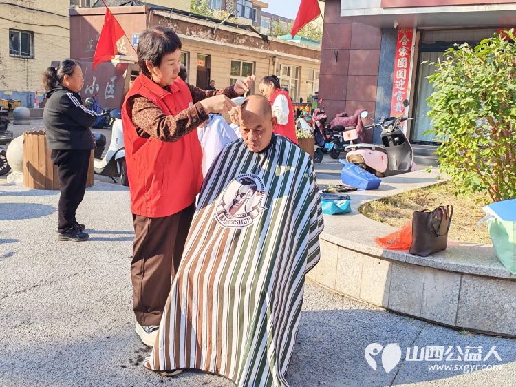 志愿服务进社区健康活动暖人心----介休市敬老协会2026年10月9日在西关街道绵山北街社区正达怡苑小区为社区所有老人爱心理发义诊等多项贴心服务让每一位老人都能被温柔以待 - 第28张
