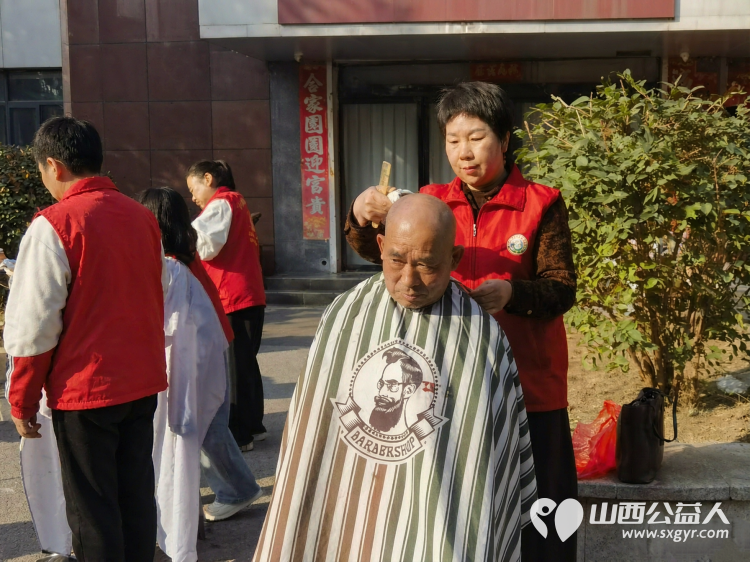 志愿服务进社区健康活动暖人心----介休市敬老协会2026年10月9日在西关街道绵山北街社区正达怡苑小区为社区所有老人爱心理发义诊等多项贴心服务让每一位老人都能被温柔以待 - 第11张