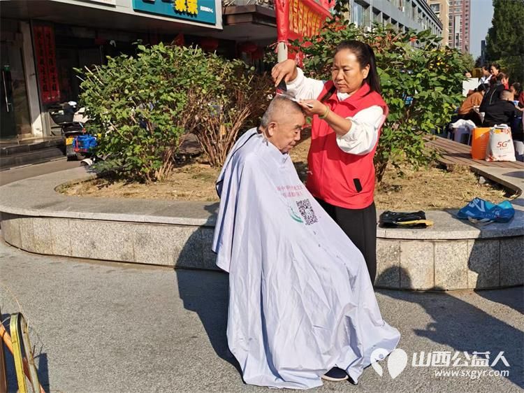 志愿服务进社区健康活动暖人心----介休市敬老协会2026年10月9日在西关街道绵山北街社区正达怡苑小区为社区所有老人爱心理发义诊等多项贴心服务让每一位老人都能被温柔以待 - 第27张
