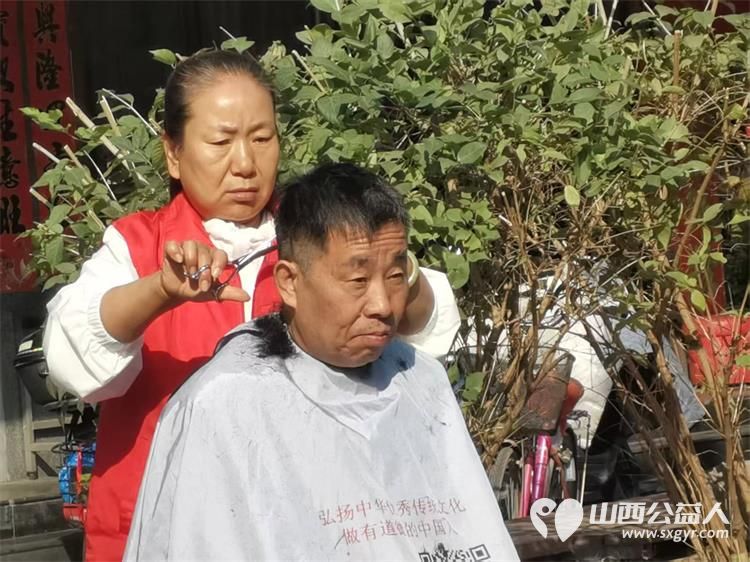 志愿服务进社区健康活动暖人心----介休市敬老协会2026年10月9日在西关街道绵山北街社区正达怡苑小区为社区所有老人爱心理发义诊等多项贴心服务让每一位老人都能被温柔以待 - 第24张