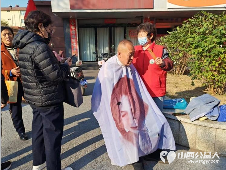 志愿服务进社区健康活动暖人心----介休市敬老协会2026年10月9日在西关街道绵山北街社区正达怡苑小区为社区所有老人爱心理发义诊等多项贴心服务让每一位老人都能被温柔以待 - 第6张