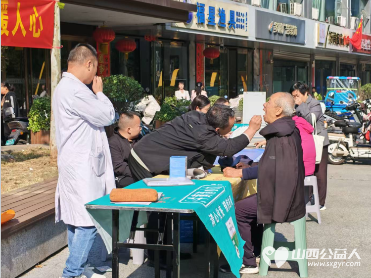 志愿服务进社区健康活动暖人心----介休市敬老协会2026年10月9日在西关街道绵山北街社区正达怡苑小区为社区所有老人爱心理发义诊等多项贴心服务让每一位老人都能被温柔以待 - 第30张