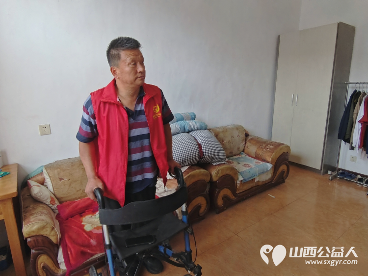 感谢长治市最美公益人残疾人李素春为区中心敬老院捐献北瓜和轮椅 - 第1张