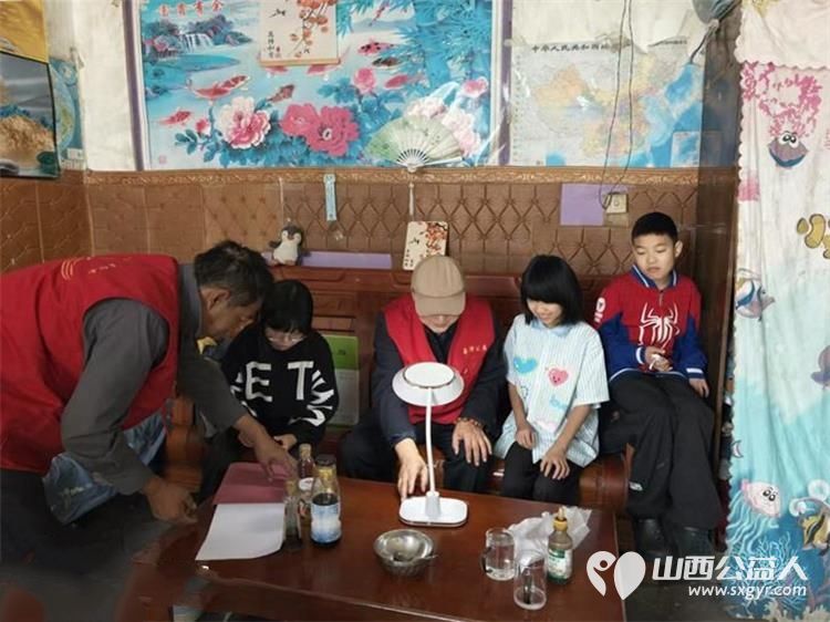长治市善泽留守困境儿童救助协会2026年10月6日走访慰问困境儿童家庭活动举行走访慰问四户困境儿童家庭了解儿童在校学习及家庭生活状况并为每户送去100元的学习用品 - 第2张
