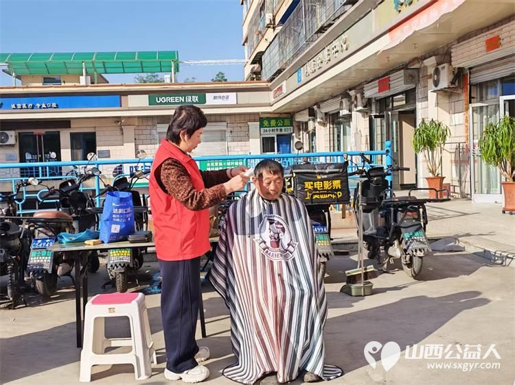 志愿服务进社区健康活动暖人心----2026年10月14日介休市敬老协会志愿者走进北关街道北大街社区为社区所有老人爱心理发义诊等多项贴心服务把孝善服务做到老人心坎里 - 第6张 - 山西公益人 志愿服务进社区健康活动暖人心----2026年10月14日介休市敬老协会志愿者走进北关街道北大街社区为社区所有老人爱心理发义诊等多项贴心服务把孝善服务做到老人心坎里 - 第6张