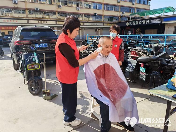 志愿服务进社区健康活动暖人心----2026年10月14日介休市敬老协会志愿者走进北关街道北大街社区为社区所有老人爱心理发义诊等多项贴心服务把孝善服务做到老人心坎里 - 第9张 - 山西公益人 志愿服务进社区健康活动暖人心----2026年10月14日介休市敬老协会志愿者走进北关街道北大街社区为社区所有老人爱心理发义诊等多项贴心服务把孝善服务做到老人心坎里 - 第9张