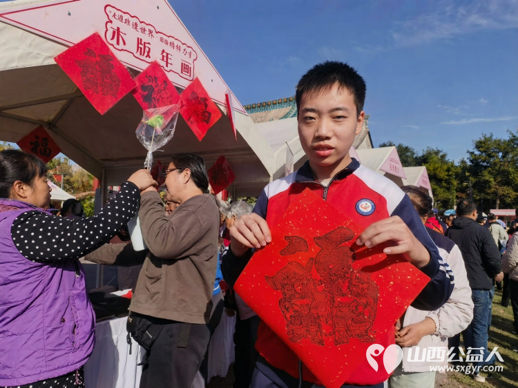 太原市灵星社区服务中心组织孤独症孩子们走出校门来到双塔公园参观非遗传承展示体验非遗制作品尝非遗美食 - 第1张 - 山西公益人 太原市灵星社区服务中心组织孤独症孩子们走出校门来到双塔公园参观非遗传承展示体验非遗制作品尝非遗美食 - 第1张