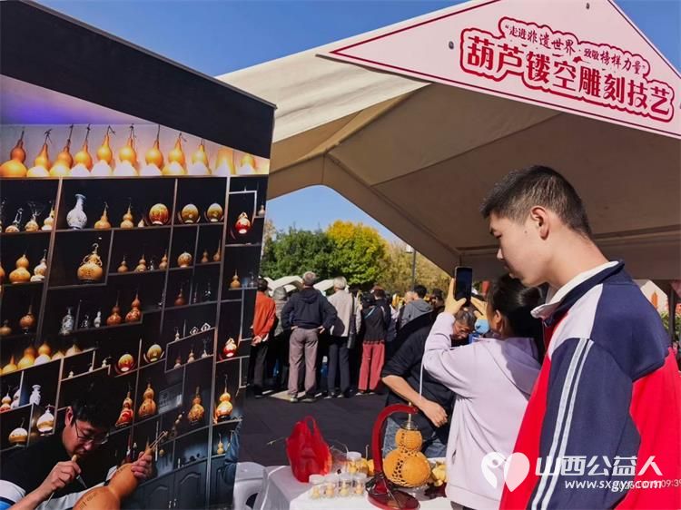 太原市灵星社区服务中心组织孤独症孩子们走出校门来到双塔公园参观非遗传承展示体验非遗制作品尝非遗美食 - 第9张 - 山西公益人 太原市灵星社区服务中心组织孤独症孩子们走出校门来到双塔公园参观非遗传承展示体验非遗制作品尝非遗美食 - 第9张