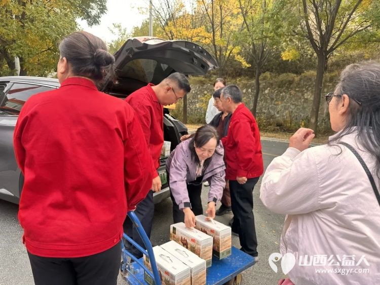 爱心走访暖院落真情关怀护夕阳----太原市旺源驼奶、石碾小米爱心企业家莅临太原市杏花岭区比家美慈爱养护院开展重阳节慰问捐赠切实为院内长者的健康生活保驾护航 - 第17张 - 山西公益人 爱心走访暖院落真情关怀护夕阳----太原市旺源驼奶、石碾小米爱心企业家莅临太原市杏花岭区比家美慈爱养护院开展重阳节慰问捐赠切实为院内长者的健康生活保驾护航 - 第17张