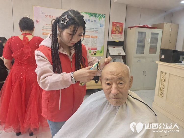 寿阳县卡卡公益联合寿阳县鼎盛源煤层气开发有限公司2026年第六次传递温暖服务邻里共建和谐美好家园活动走进寿星居养老院 - 第9张