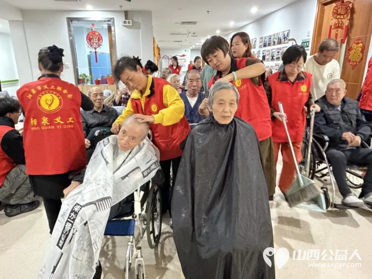 爱在重阳----2026年10月18日阳泉市义工联合会守护最美夕阳红组织义工到恒爱仁和为老服务院服务老人为老人理发洗头洗脚剪指甲陪他们聊天听他们讲过去的故事等系列服务 - 第10张 - 山西公益人 爱在重阳----2026年10月18日阳泉市义工联合会守护最美夕阳红组织义工到恒爱仁和为老服务院服务老人为老人理发洗头洗脚剪指甲陪他们聊天听他们讲过去的故事等系列服务 - 第10张