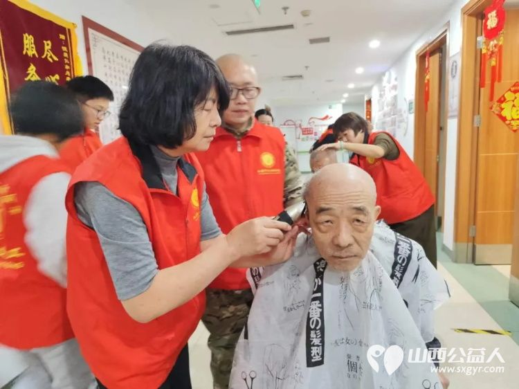 爱在重阳----2026年10月18日阳泉市义工联合会守护最美夕阳红组织义工到恒爱仁和为老服务院服务老人为老人理发洗头洗脚剪指甲陪他们聊天听他们讲过去的故事等系列服务 - 第11张 - 山西公益人 爱在重阳----2026年10月18日阳泉市义工联合会守护最美夕阳红组织义工到恒爱仁和为老服务院服务老人为老人理发洗头洗脚剪指甲陪他们聊天听他们讲过去的故事等系列服务 - 第11张