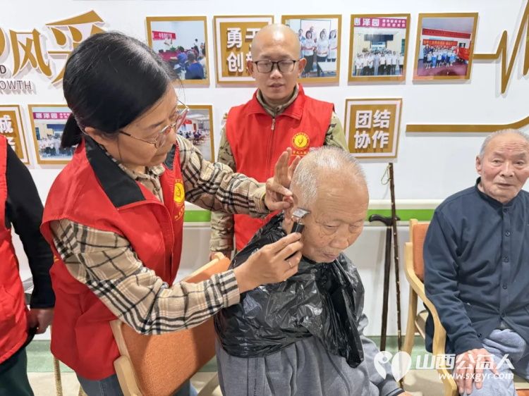 爱在重阳----2026年10月18日阳泉市义工联合会守护最美夕阳红组织义工到恒爱仁和为老服务院服务老人为老人理发洗头洗脚剪指甲陪他们聊天听他们讲过去的故事等系列服务 - 第13张 - 山西公益人 爱在重阳----2026年10月18日阳泉市义工联合会守护最美夕阳红组织义工到恒爱仁和为老服务院服务老人为老人理发洗头洗脚剪指甲陪他们聊天听他们讲过去的故事等系列服务 - 第13张