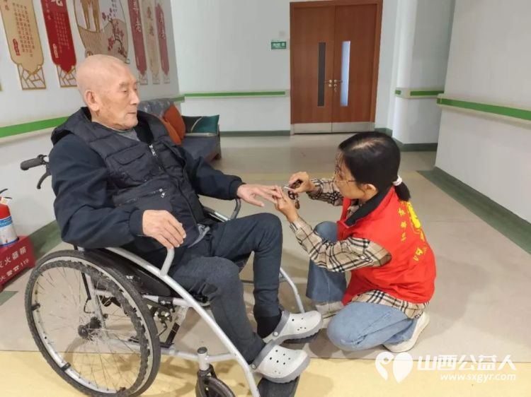 爱在重阳----2026年10月18日阳泉市义工联合会守护最美夕阳红组织义工到恒爱仁和为老服务院服务老人为老人理发洗头洗脚剪指甲陪他们聊天听他们讲过去的故事等系列服务 - 第15张 - 山西公益人 爱在重阳----2026年10月18日阳泉市义工联合会守护最美夕阳红组织义工到恒爱仁和为老服务院服务老人为老人理发洗头洗脚剪指甲陪他们聊天听他们讲过去的故事等系列服务 - 第15张