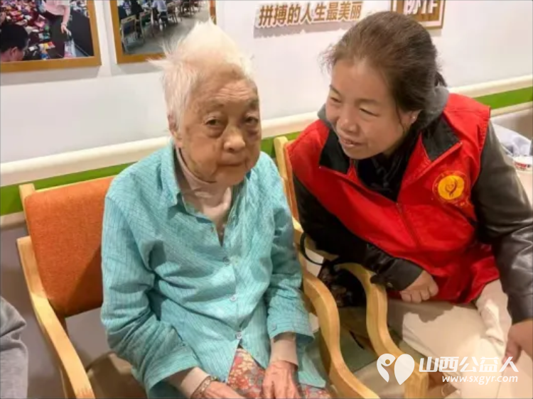 爱在重阳----2026年10月18日阳泉市义工联合会守护最美夕阳红组织义工到恒爱仁和为老服务院服务老人为老人理发洗头洗脚剪指甲陪他们聊天听他们讲过去的故事等系列服务 - 第5张 - 山西公益人 爱在重阳----2026年10月18日阳泉市义工联合会守护最美夕阳红组织义工到恒爱仁和为老服务院服务老人为老人理发洗头洗脚剪指甲陪他们聊天听他们讲过去的故事等系列服务 - 第5张