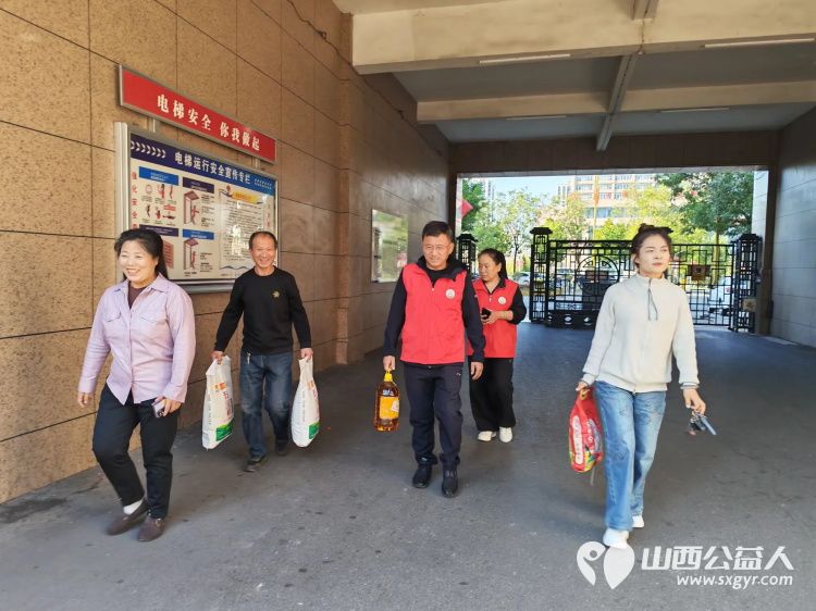 情暖重阳敬老行丝丝关爱润夕阳----介休市敬老协会重阳节专程走访慰问六位百岁老人为每人送上20斤五得利特精粉2袋10斤大米1袋10斤非转基因大豆油一壶并送上重阳佳节的祝福 - 第5张 - 山西公益人 情暖重阳敬老行丝丝关爱润夕阳----介休市敬老协会重阳节专程走访慰问六位百岁老人为每人送上20斤五得利特精粉2袋10斤大米1袋10斤非转基因大豆油一壶并送上重阳佳节的祝福 - 第5张