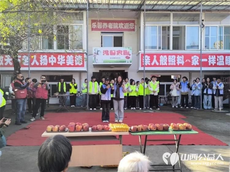 强化权益保障·守护银龄安全 ¦ 晋中新青年高校志愿者联合服务中心九九重阳节来到榆次区乐馨养老院、山西金硕养老院志愿者和面擀皮包饺子为老人制作餐食陪老人谈心聊天编排歌曲舞蹈朗诵等文艺节目现场演出 - 第9张 - 山西公益人 强化权益保障·守护银龄安全 ¦ 晋中新青年高校志愿者联合服务中心九九重阳节来到榆次区乐馨养老院、山西金硕养老院志愿者和面擀皮包饺子为老人制作餐食陪老人谈心聊天编排歌曲舞蹈朗诵等文艺节目现场演出 - 第9张