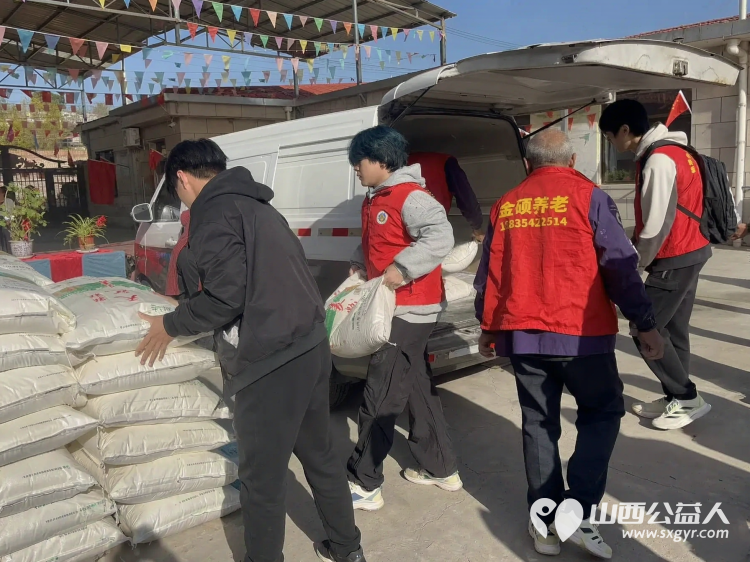 强化权益保障·守护银龄安全 ¦ 晋中新青年高校志愿者联合服务中心九九重阳节来到榆次区乐馨养老院、山西金硕养老院志愿者和面擀皮包饺子为老人制作餐食陪老人谈心聊天编排歌曲舞蹈朗诵等文艺节目现场演出 - 第3张 - 山西公益人 强化权益保障·守护银龄安全 ¦ 晋中新青年高校志愿者联合服务中心九九重阳节来到榆次区乐馨养老院、山西金硕养老院志愿者和面擀皮包饺子为老人制作餐食陪老人谈心聊天编排歌曲舞蹈朗诵等文艺节目现场演出 - 第3张