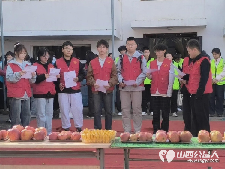 强化权益保障·守护银龄安全 ¦ 晋中新青年高校志愿者联合服务中心九九重阳节来到榆次区乐馨养老院、山西金硕养老院志愿者和面擀皮包饺子为老人制作餐食陪老人谈心聊天编排歌曲舞蹈朗诵等文艺节目现场演出 - 第7张 - 山西公益人 强化权益保障·守护银龄安全 ¦ 晋中新青年高校志愿者联合服务中心九九重阳节来到榆次区乐馨养老院、山西金硕养老院志愿者和面擀皮包饺子为老人制作餐食陪老人谈心聊天编排歌曲舞蹈朗诵等文艺节目现场演出 - 第7张