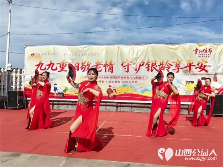 重阳敬老情公益暖乡村---重阳节潞城区正能量公益协会组织志愿者奔赴黄牛蹄乡土脚村开展敬老慰问活动将捐赠的米面油分发到老人手中还给70周岁及以上老人们送上了敬老红包 - 第13张 - 山西公益人 重阳敬老情公益暖乡村---重阳节潞城区正能量公益协会组织志愿者奔赴黄牛蹄乡土脚村开展敬老慰问活动将捐赠的米面油分发到老人手中还给70周岁及以上老人们送上了敬老红包 - 第13张