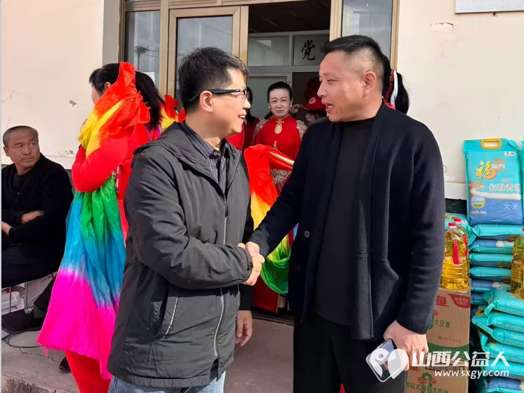 重阳敬老情公益暖乡村---重阳节潞城区正能量公益协会组织志愿者奔赴黄牛蹄乡土脚村开展敬老慰问活动将捐赠的米面油分发到老人手中还给70周岁及以上老人们送上了敬老红包 - 第16张 - 山西公益人 重阳敬老情公益暖乡村---重阳节潞城区正能量公益协会组织志愿者奔赴黄牛蹄乡土脚村开展敬老慰问活动将捐赠的米面油分发到老人手中还给70周岁及以上老人们送上了敬老红包 - 第16张
