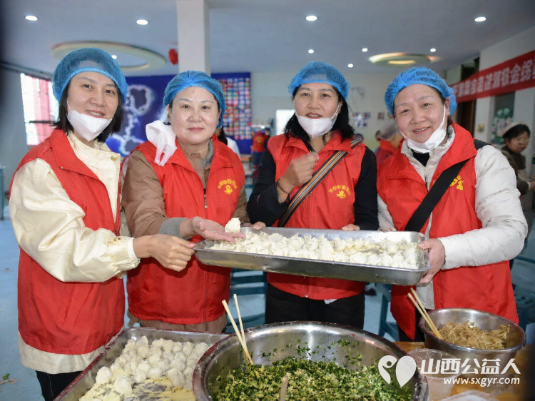 情暖重阳传美德爱心慰问暖桑榆----全国道德模范提名奖最美退役军人赵海生携多家爱心团体走进山西金拐杖养老中心开展敬老活动为养老中心捐赠优质大米无公害蔬菜等生活物资 - 第8张 - 山西公益人 情暖重阳传美德爱心慰问暖桑榆----全国道德模范提名奖最美退役军人赵海生携多家爱心团体走进山西金拐杖养老中心开展敬老活动为养老中心捐赠优质大米无公害蔬菜等生活物资 - 第8张