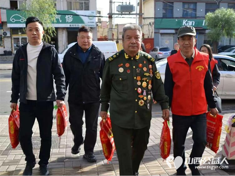 情暖重阳传美德爱心慰问暖桑榆----全国道德模范提名奖最美退役军人赵海生携多家爱心团体走进山西金拐杖养老中心开展敬老活动为养老中心捐赠优质大米无公害蔬菜等生活物资 - 第4张 - 山西公益人 情暖重阳传美德爱心慰问暖桑榆----全国道德模范提名奖最美退役军人赵海生携多家爱心团体走进山西金拐杖养老中心开展敬老活动为养老中心捐赠优质大米无公害蔬菜等生活物资 - 第4张